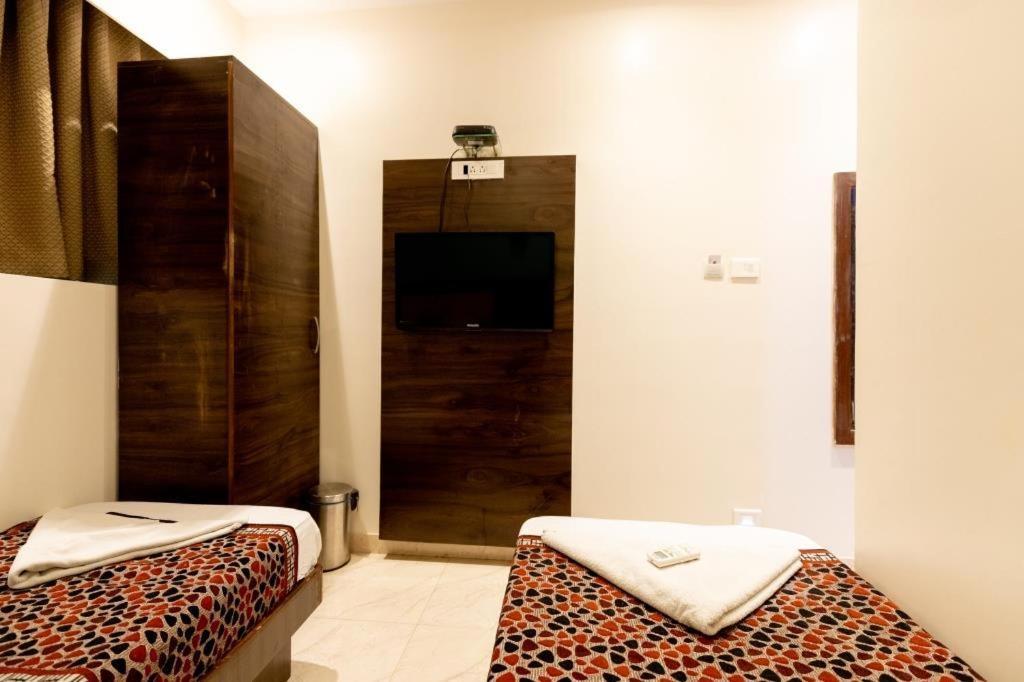 Hotel A. K. International - Fort Мумбаи Экстерьер фото